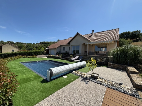 JONCY - Maison plain-pied 124 m² - 3 chambres - piscine chauffée - terrain 2300 m² – calme -