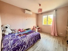 MAISON DE PLAIN-PIED – 110 m² – 4 CHAMBRES – TERRAIN DE PLUS DE 4 000 m² – PISCINE - LA CHAPELLE DE BRAGNY (71)