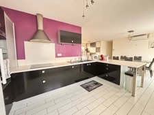 MAISON DE PLAIN-PIED – 110 m² – 4 CHAMBRES – TERRAIN DE PLUS DE 4 000 m² – PISCINE - LA CHAPELLE DE BRAGNY (71)