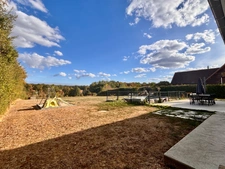 MAISON DE PLAIN-PIED – 110 m² – 4 CHAMBRES – TERRAIN DE PLUS DE 4 000 m² – PISCINE - LA CHAPELLE DE BRAGNY (71)