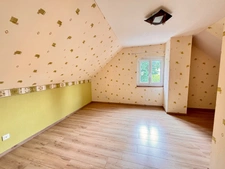Maison 7 pièces, 5 Chambres, Terrain de 2000 m², Double Garage, SAINT DESERT (71390)