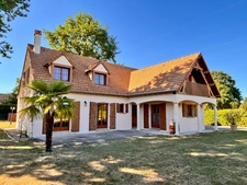 Maison de 167 m² - 3 chambres - Terrain clos de 1500 m² - Au calme à DRACY-le-FORT