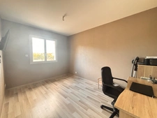 MAISON DE PLAIN-PIED – 110 m² – 4 CHAMBRES – TERRAIN DE PLUS DE 4 000 m² – PISCINE - LA CHAPELLE DE BRAGNY (71)