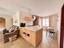 Maison 7 pièces, 5 Chambres, Terrain de 2000 m², Double Garage, SAINT DESERT (71390)