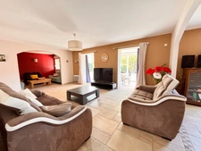 Maison 7 pièces, 5 Chambres, Terrain de 2000 m², Double Garage, SAINT DESERT (71390)