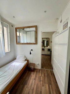 TROUVILLE-SUR-MER – Rue des Bains – 2 pièces à 2 pas de la plage 