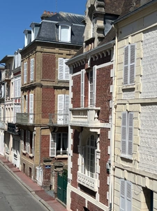Trouville-sur-Mer – Élégant 3 pièces meublé à deux pas de la plage