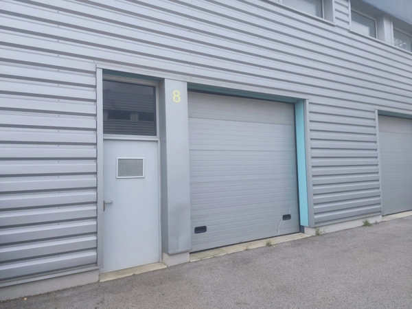 Opportunité rare : local avec bureaux & clim – Garosud Montpellier