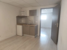 Opportunité rare : local avec bureaux & clim – Garosud Montpellier