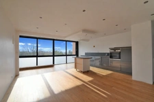 Villeneuve-d’Ascq – Jean Jaurès : T4 traversant 85 m², 3 chambres, ascenseur, parking collectif (DPE C)