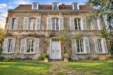 Propriété de caractère dans un écrin de verdure, au cœur du centre-ville de Béthune.