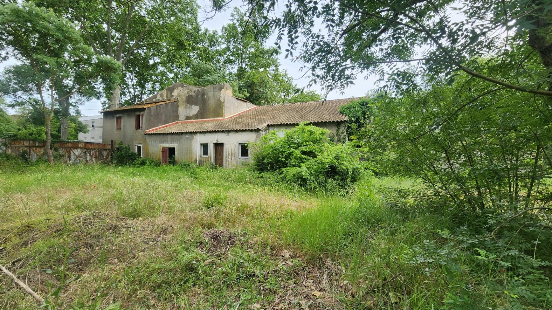 Maison 9 pièces 278 m² · à Saint Jean de Vedas · 278 m² · 280 000 €