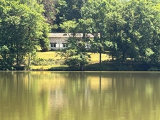 Un étang de plus de 2 hectares, une maison simple et vraie, au cœur de 10 hectares de nature préservée SAINT LEONARD DE NOBLAT (87)   