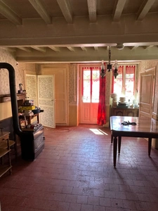 Bel ensemble immobilier axe SEMUR -EPOISSES composé de 2 maisons.