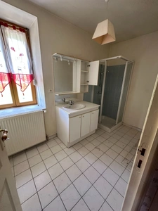 Bel ensemble immobilier axe SEMUR -EPOISSES composé de 2 maisons.