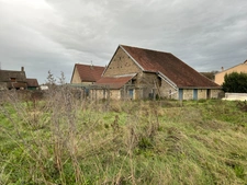 Grange avec grand jardin constructible proche de POUILLY EN AUXOIS (21)