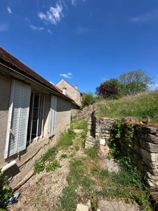 Bel ensemble immobilier axe SEMUR -EPOISSES composé de 2 maisons.