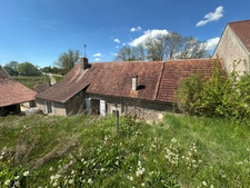 Bel ensemble immobilier axe SEMUR -EPOISSES composé de 2 maisons.