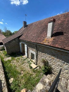 Bel ensemble immobilier axe SEMUR -EPOISSES composé de 2 maisons.