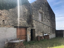 Grange avec cour et jardin proche MONTBARD (21500)