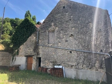 Grange avec cour et jardin proche MONTBARD (21500)