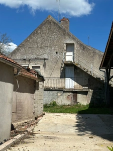 Bel ensemble immobilier axe SEMUR -EPOISSES composé de 2 maisons.