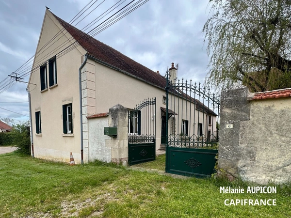Propriete, ensemble de 2 maisons  et dépendances proche de SEMUR EN AUXOIS (21)