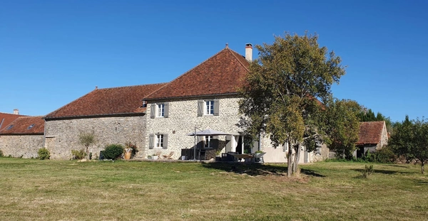 Propriete à vendre 11 pièces VIC DE CHASSENAY (21)