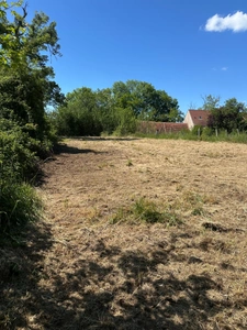 Bel ensemble immobilier axe SEMUR -EPOISSES composé de 2 maisons.