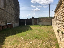 Grange avec cour et jardin proche MONTBARD (21500)