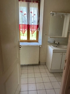 Bel ensemble immobilier axe SEMUR -EPOISSES composé de 2 maisons.