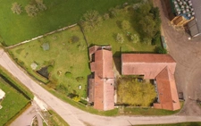Propriete, ensemble de 2 maisons  et dépendances proche de SEMUR EN AUXOIS (21)