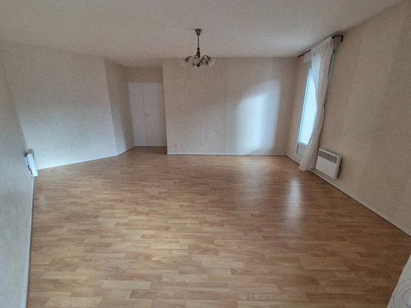 Appartement T3, cave et une place parking