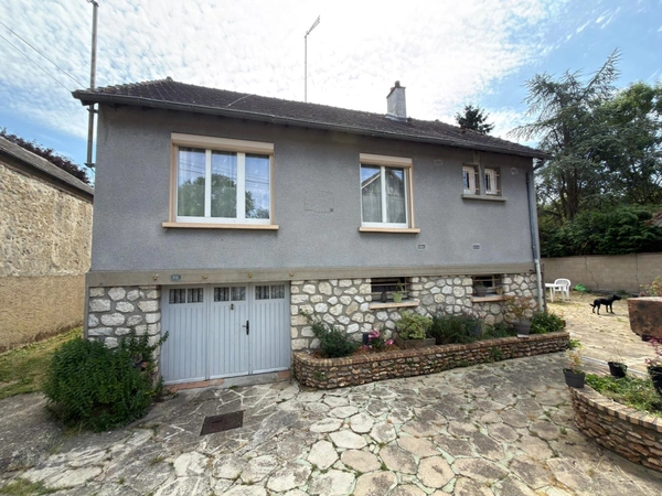 Maison, sous-sol, 3 chambres, grand terrain