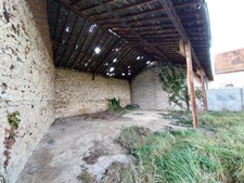 Terrain et grange