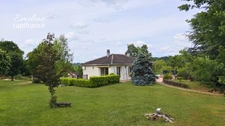 Maison de plain-pied à Sarlat-la-Canéda avec beau jardin et vue dégagée 