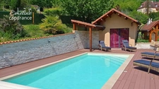 Propriété contemporaine avec piscine comprenant 3 logements indépendants