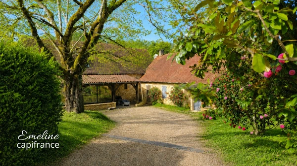 Maison périgourdine familiale avec dépendance en pierre et potentiel gîte