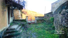 Charmante maison de hameau à restaurer et grange 