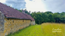 Maison périgourdine familiale avec dépendances