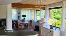 Propriété contemporaine avec piscine comprenant 3 logements indépendants