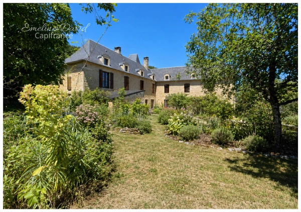Domaine de caractère à Salignac-Eyvigues – Grands volumes, charme et potentiel touristique