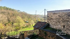 Charmante maison de hameau à restaurer et grange 