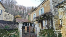 Charmante maison de hameau à restaurer et grange 