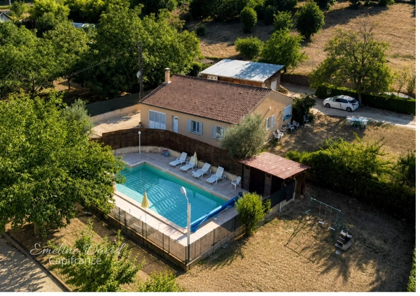 Secteur recherché – Maison de plain-pied avec piscine sur environ 7 000 m²