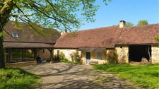 Maison périgourdine familiale avec dépendances