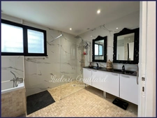 BAISSE DE PRIX. Maison climatisée 8 pièces, 6 chambres à 10/15 minutes de Châtellerault. 