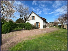Maison 8 pièces climatisée à vendre à 10 - 15 minutes de Châtellerault. 