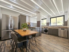 MAISON, esprit Loft 5 pièces, à vendre TAVERNY (95) possibilité de : 2 à 4 chambres, places de PARKINGS, terrasse et jardin plein SUD