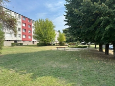 SAINT JEAN DE LA RUELLE au pied du Tram Rol Tanguy Appartement en bon état de près de 70m2